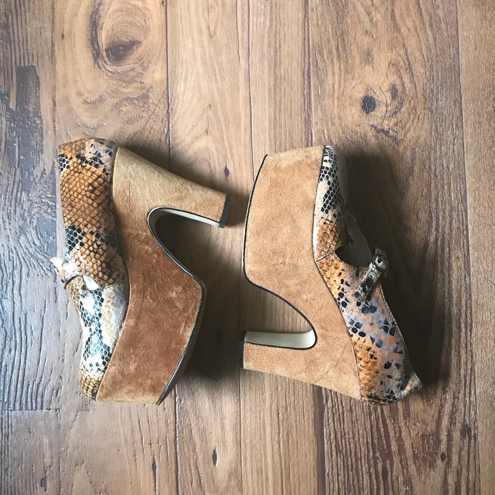 Deena & Ozzy snakeskin platform heels size 8